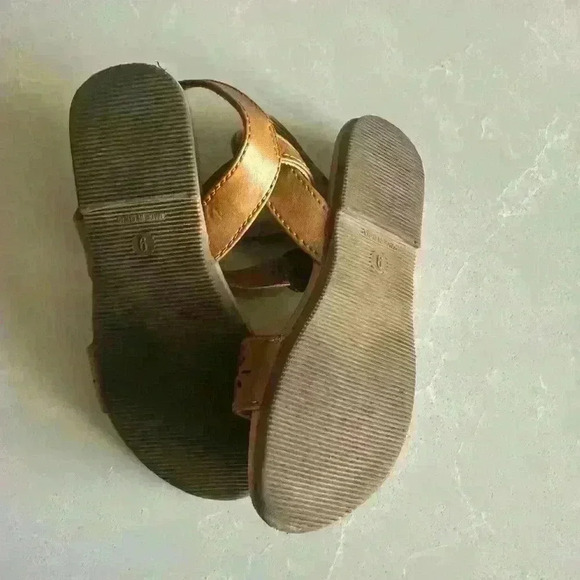 Old Navy Sandals for toddlers - Picture 3 of 3